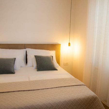 Soukki Town Centre Suites 1 Split Extérieur photo