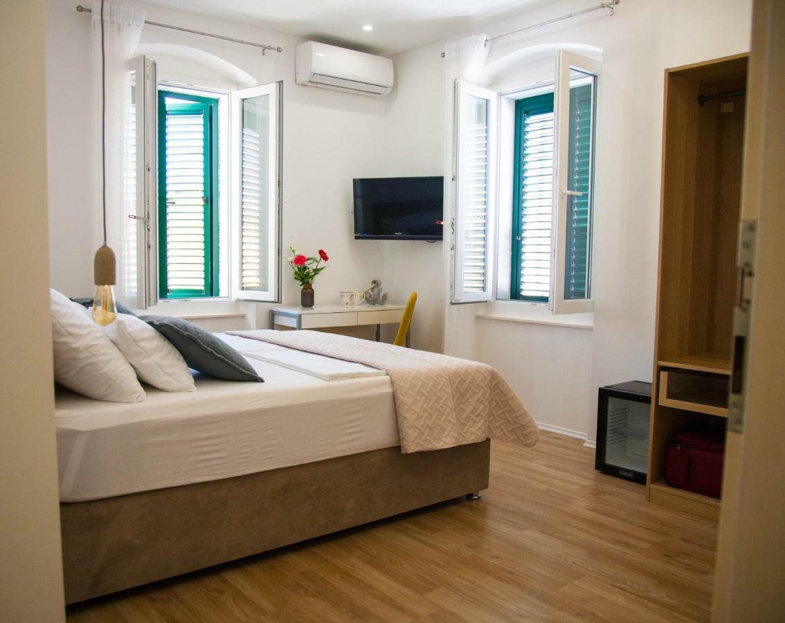 Soukki Town Centre Suites 1 Split Extérieur photo