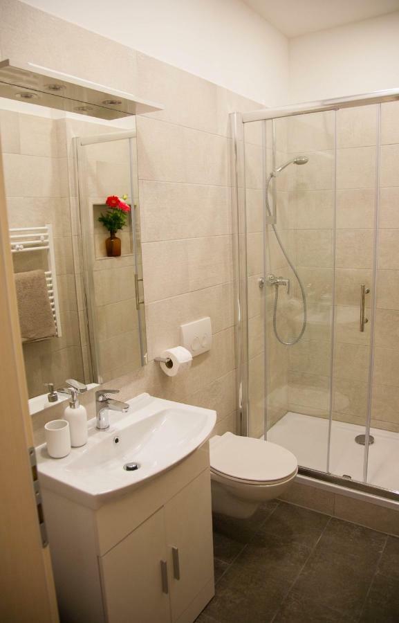 Soukki Town Centre Suites 1 Split Extérieur photo