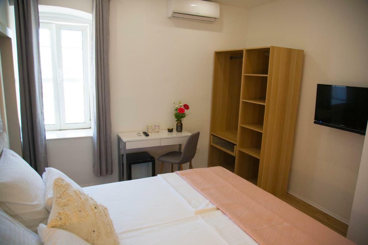 Soukki Town Centre Suites 1 Split Extérieur photo