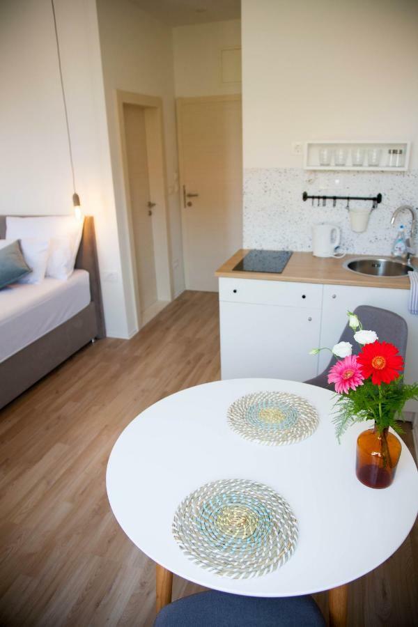 Soukki Town Centre Suites 1 Split Extérieur photo