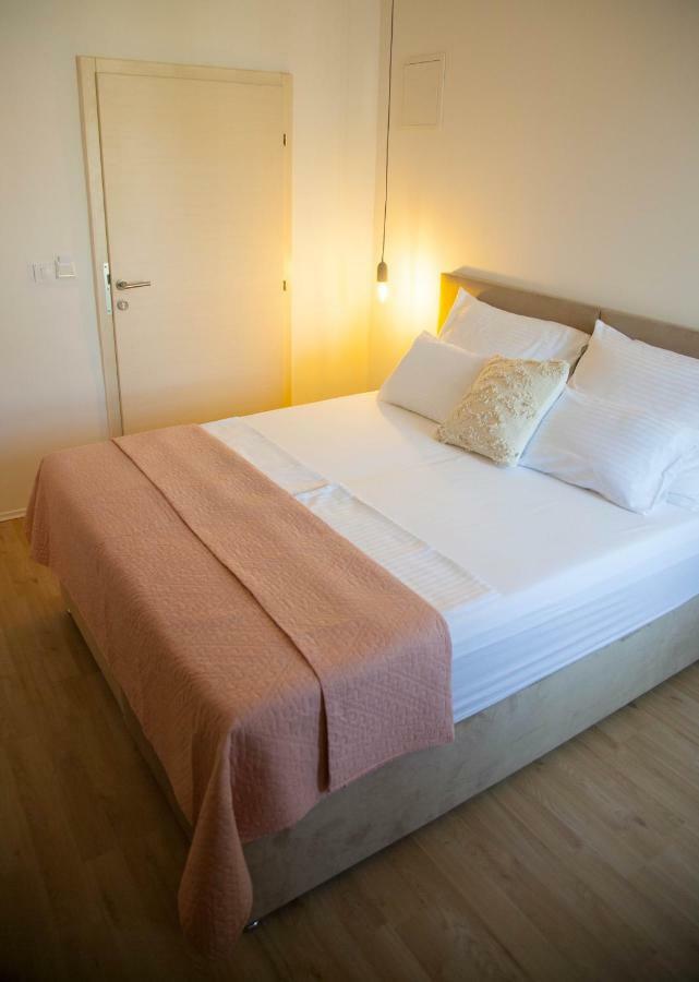 Soukki Town Centre Suites 1 Split Extérieur photo