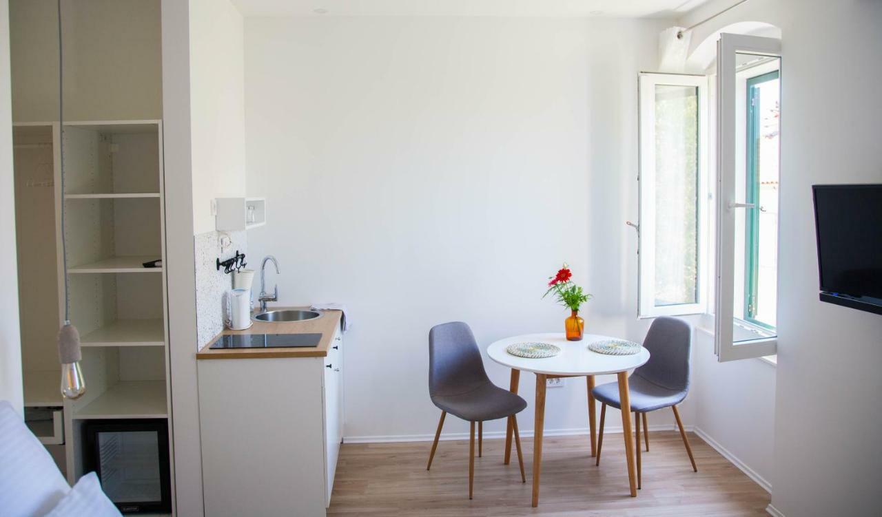 Soukki Town Centre Suites 1 Split Extérieur photo