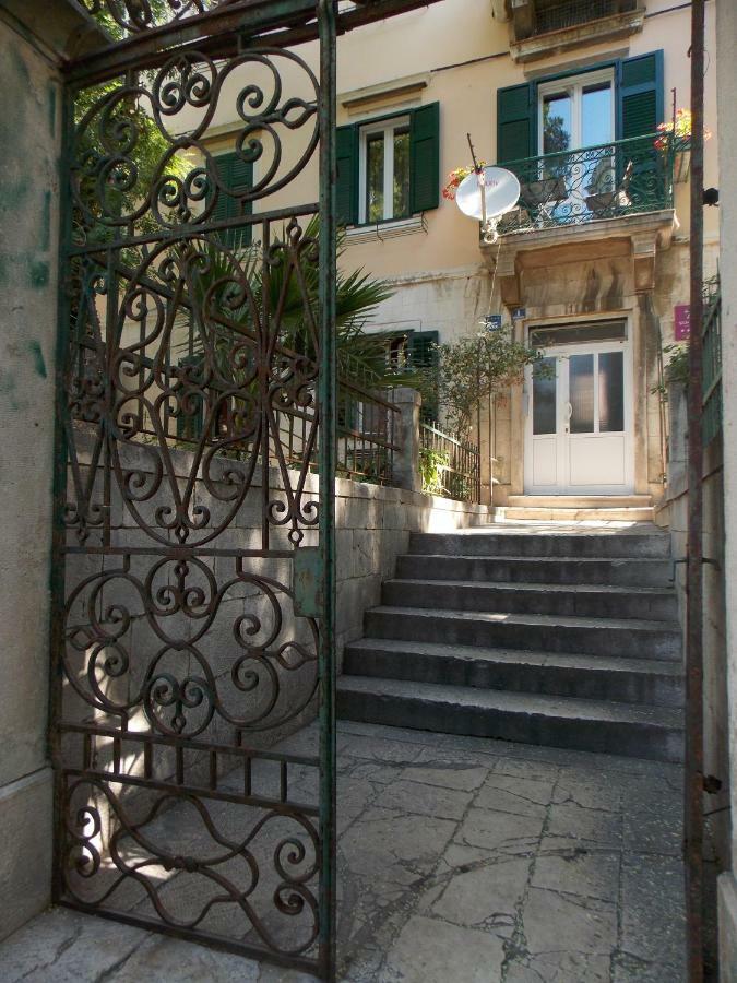 Soukki Town Centre Suites 1 Split Extérieur photo