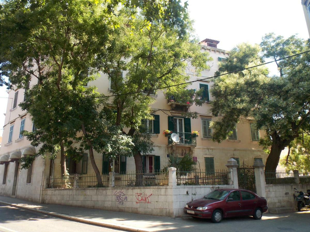 Soukki Town Centre Suites 1 Split Extérieur photo